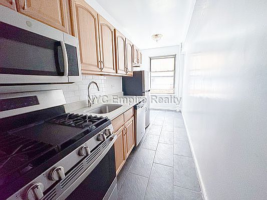 1st image of 710 2nd Ave #2J