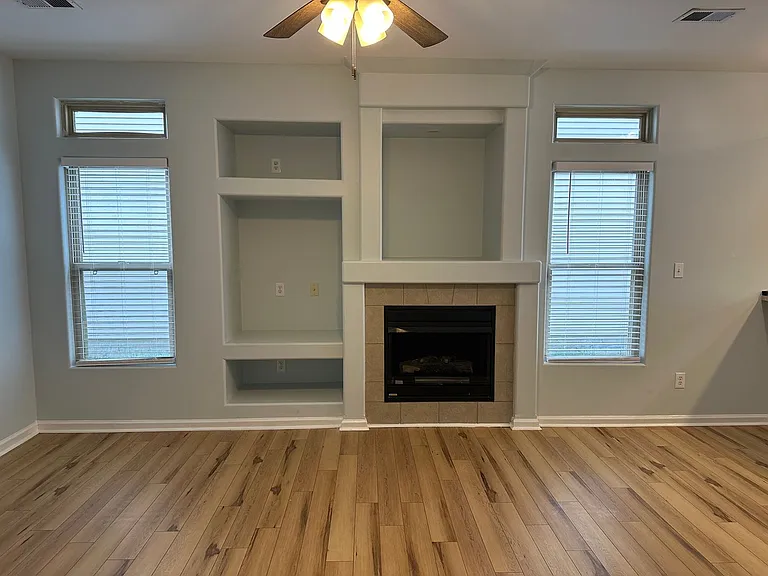 333 Spring Valley Ln — Photo 4
