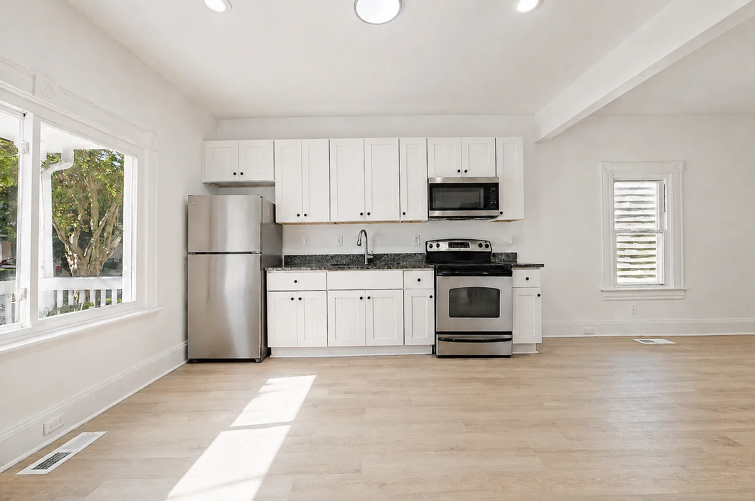 4 bed, 1320 sqft, $2,350 — Photo 4