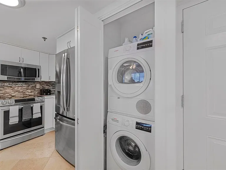 540 Brickell Key Dr #L11 — Photo 23