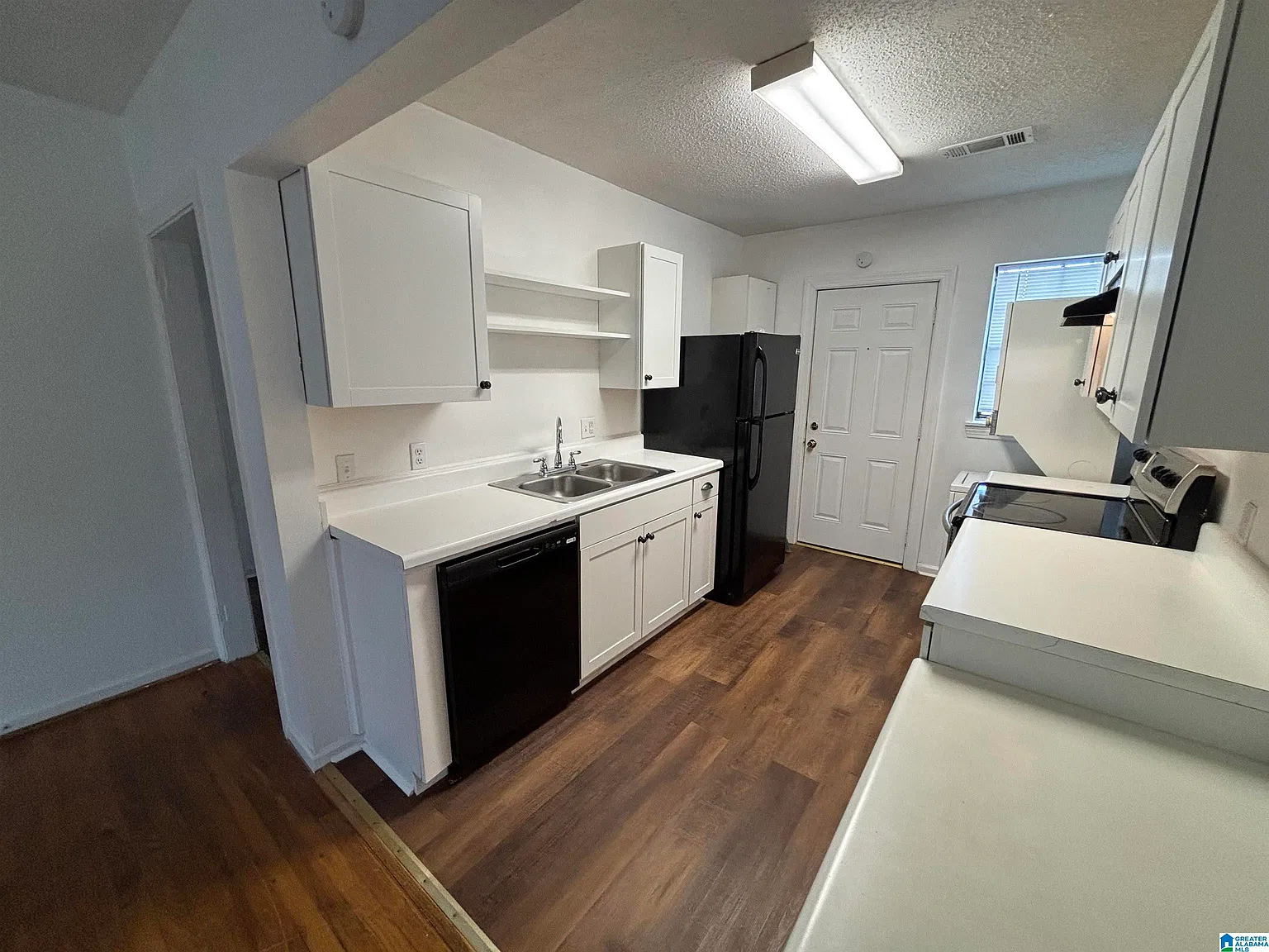 2 bed, 1.0 bath, $895 — Photo 3
