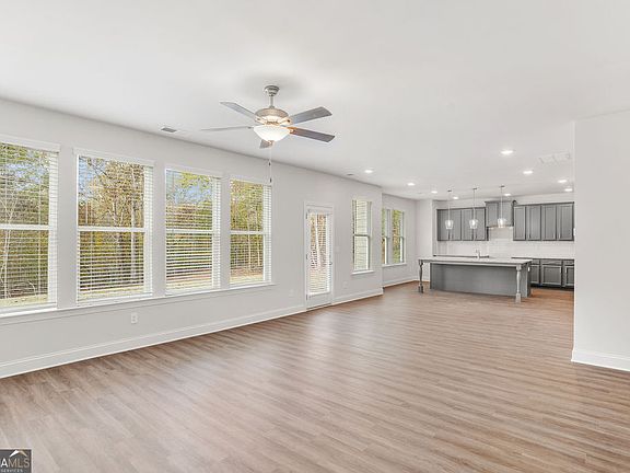 5th image of 461 Lawson Dr