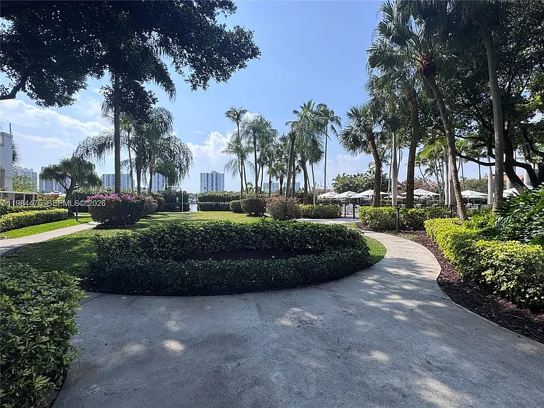 3610 Yacht Club Dr #1002 — Photo 8