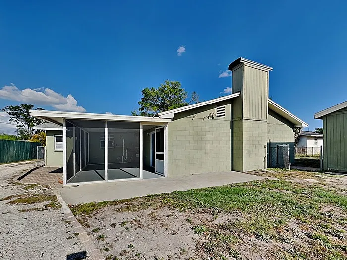 Building Photo - 1175 Luke Ave