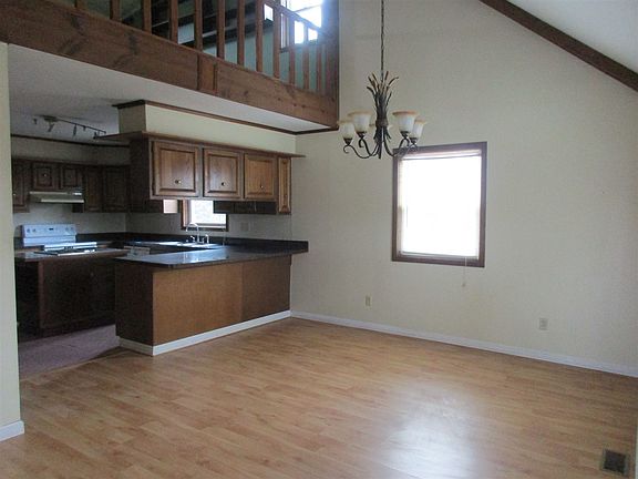5th image of 303 Whitson Dr