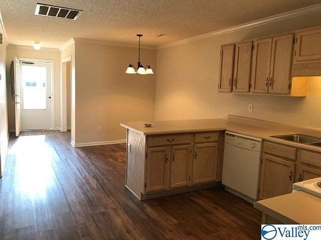 2nd image of 519 Aspen Way SW