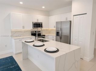 796 NE 208th Ter #TOWNHOUSE 796, Miami, FL 33179