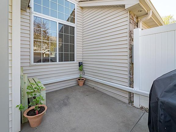 3rd image of 359 Arrowhead Dr