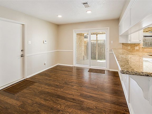 5th image of 4013 Kenwood Dr