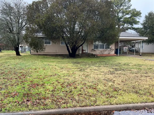 112 Oakwood Dr, Keene, TX 76059