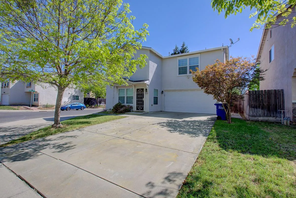 3750 Beam Ave photo 1