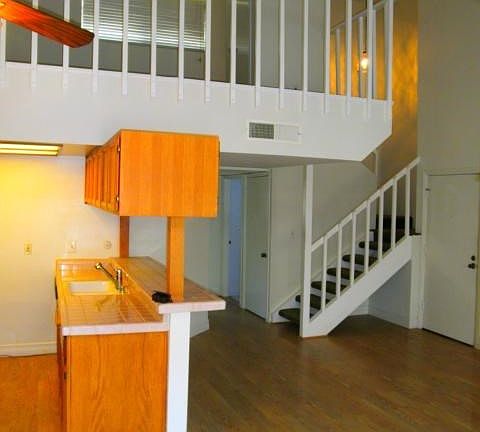 3rd image of 15946 Vanowen St Unit 203