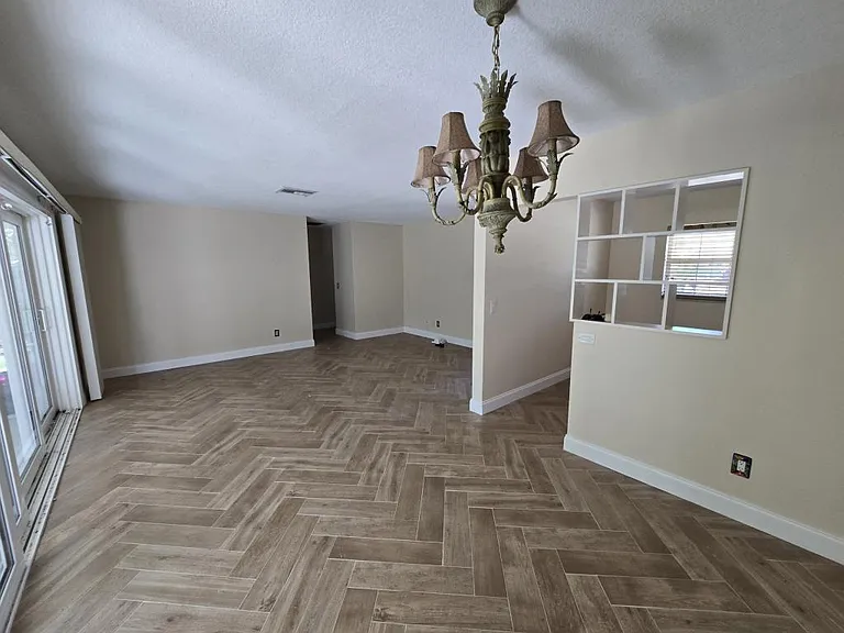 2887 Bel Forest Dr — Photo 3