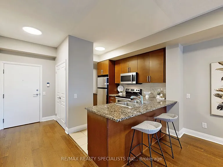 1 Hurontario St #217 — Photo 5