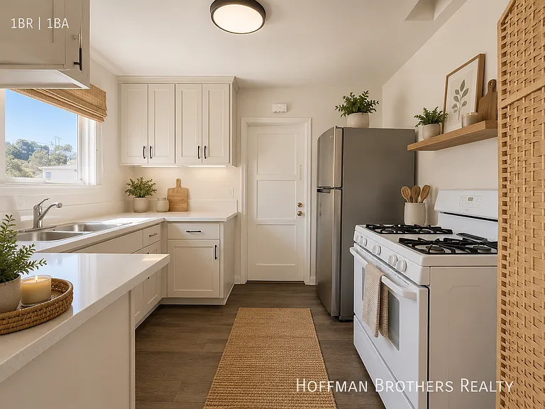 2453 Silver Lake Blvd Property — Photo 3