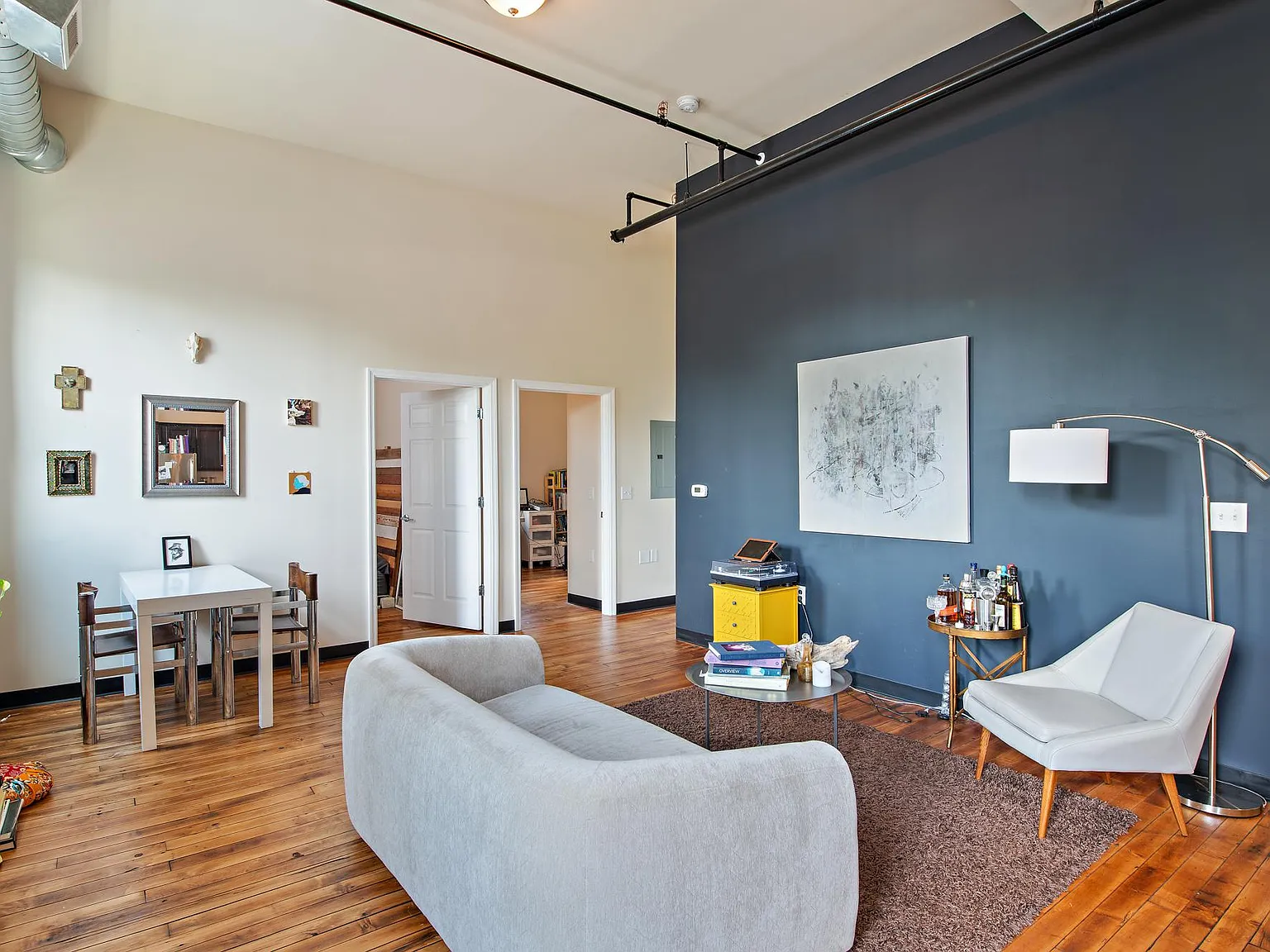2 bed, 1000 sqft, $1,750 — Photo 2