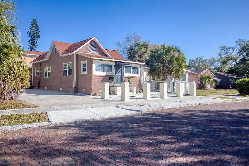 4 bed, 2.0 bath, 1518 sqft, $2,500 — Photo 2