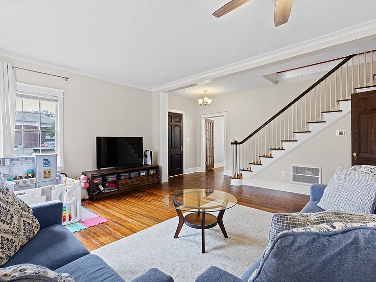 330 NE 1st Ave — Photo 11