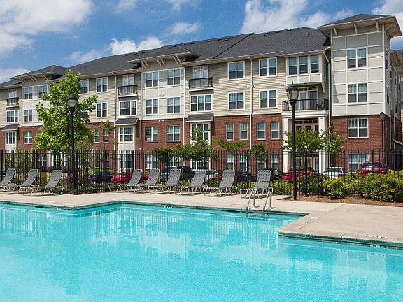 2nd image of 765 McDaniel St SW #1B-1Ba-863Sqft