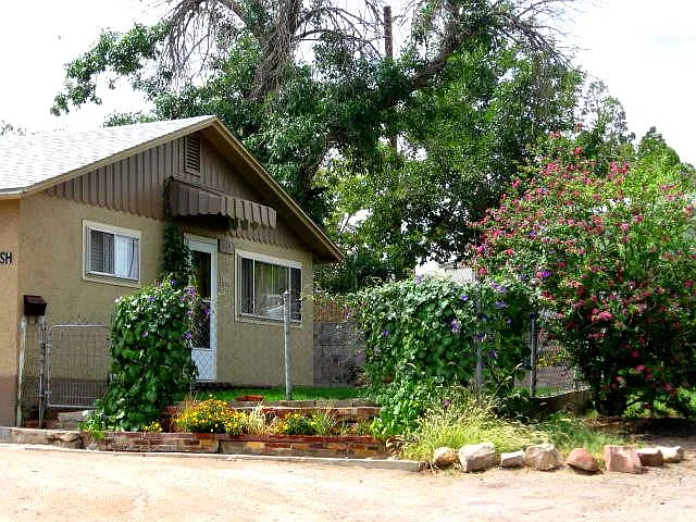 3 bed, 936 sqft, $1,330 — Photo 1