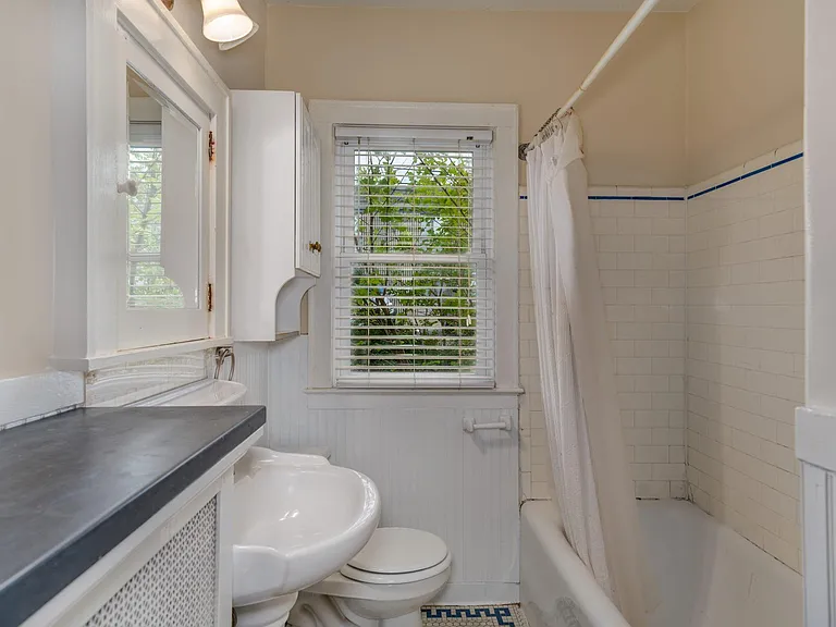 2078 Saint Clair Ave #2 — Photo 6