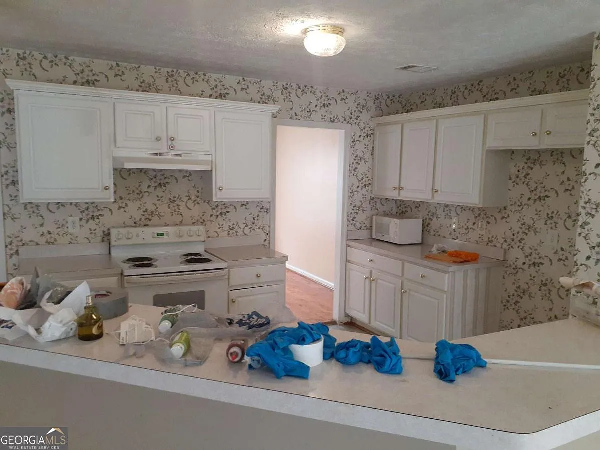4 bed, 2.5 bath, $2,000 — Photo 3