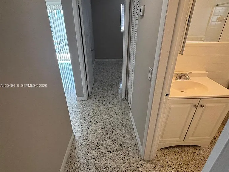 1047 SW 7th St #12 — Photo 8