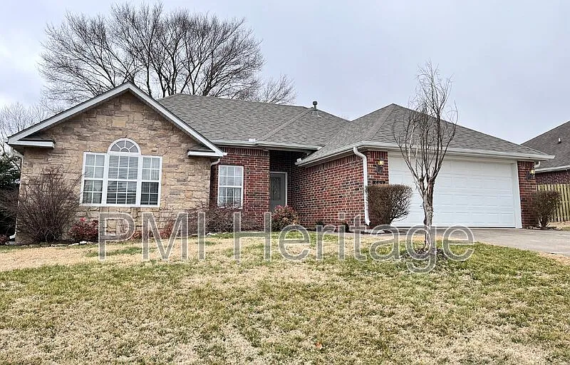 3 bed, 2.0 bath, 1325 sqft, $1,575 — Photo 2