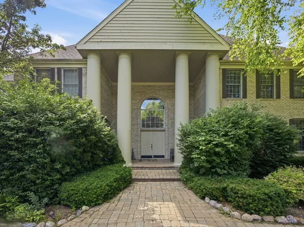 4113 Carlisle Dr, Prairie Grove, IL 60012