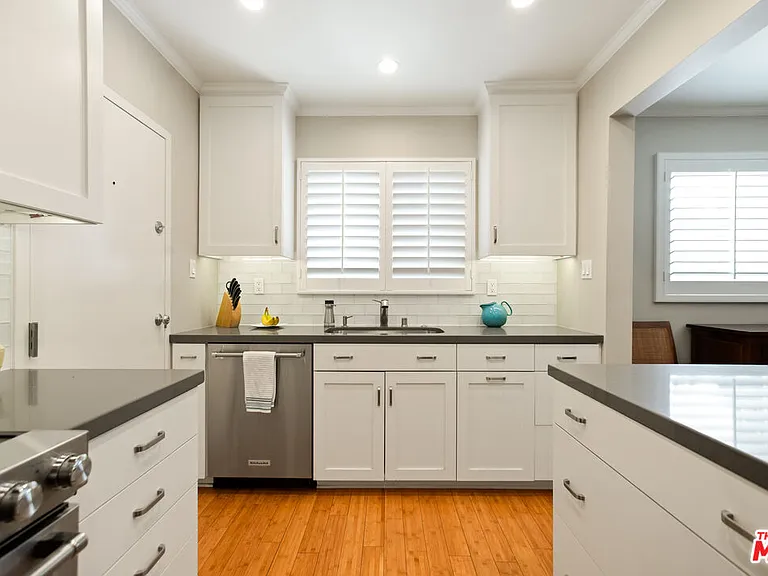 1525 N Hayworth Ave #206 — Photo 8