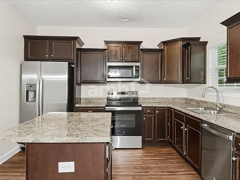 1413 Napa Point W — Photo 3