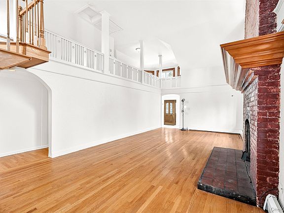 4th image of 24 Old Knollwood Road