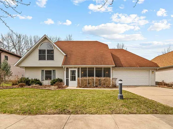833 Longfellow Pl, Iowa City, IA 52240