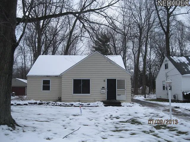 24373 Hedgewood Ave photo 1