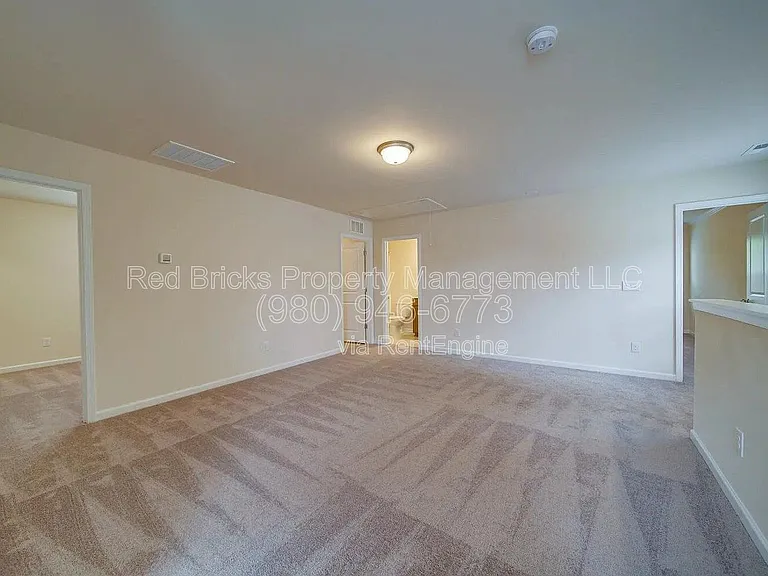 7015 Thornrose Dr — Photo 16