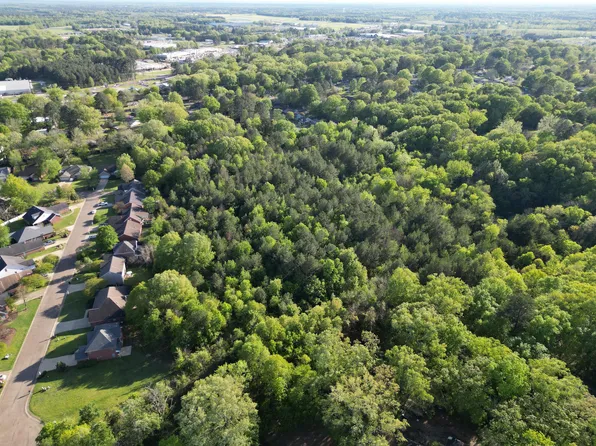 Avenue Of Patriots St, Starkville, MS 39759
