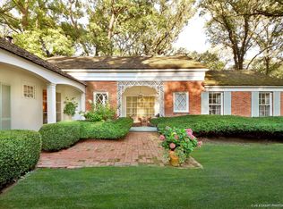 885 Waveland Rd, Lake Forest, IL 60045