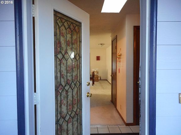 4th image of 1416 NE 131st Cir