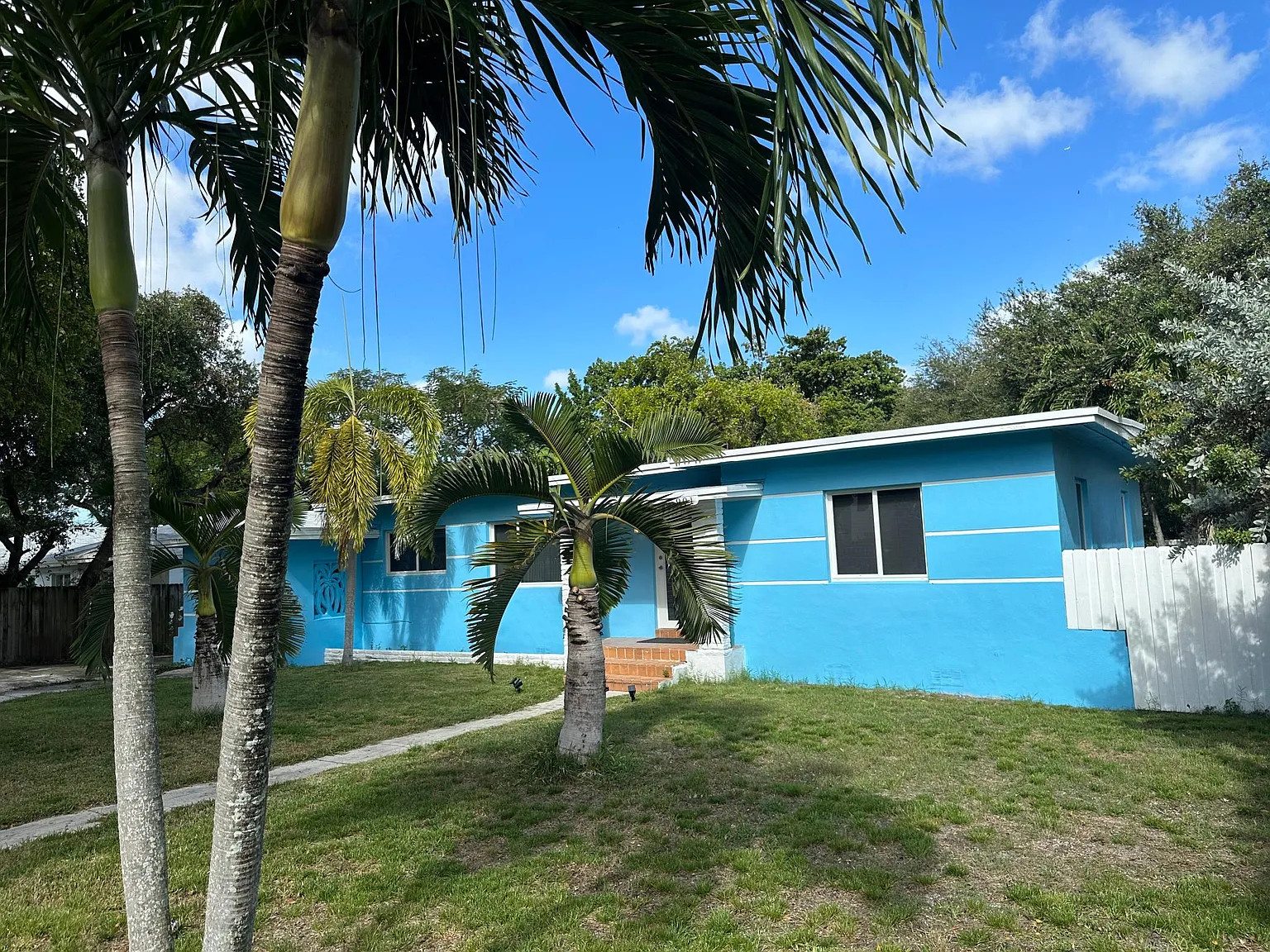 4 bed, 1811 sqft, $4,500 — Photo 3