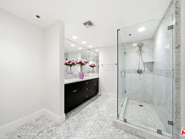 10660 Wilshire Blvd #805 — Photo 49