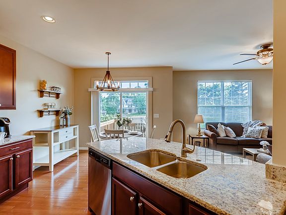 5th image of 312 Buckingham Ct