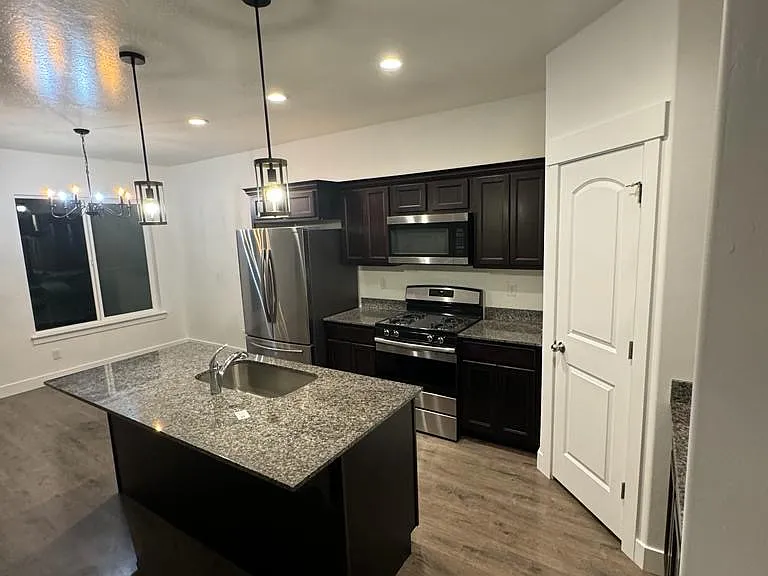 13142 S Newbridge Ln — Photo 2