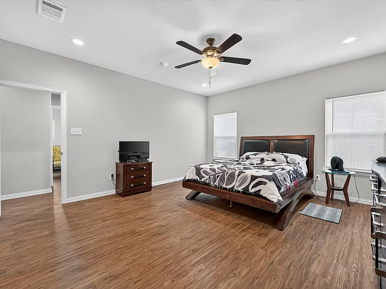 225 Sante Fe St — Photo 17