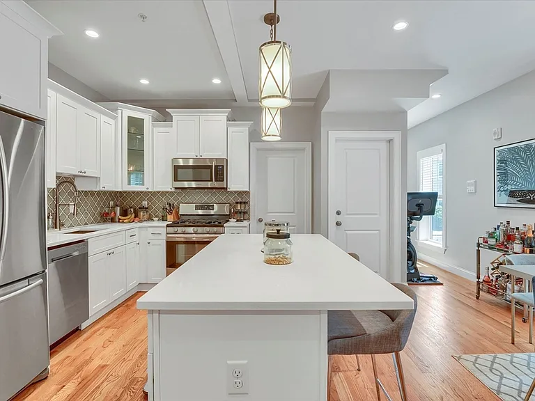 46 Port Norfolk St #1 — Photo 6