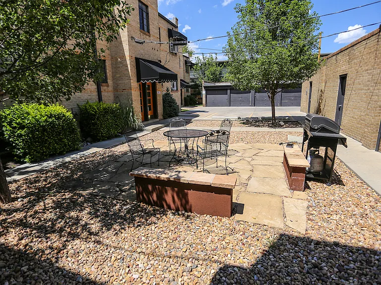 Elegante Apartments — Photo 8