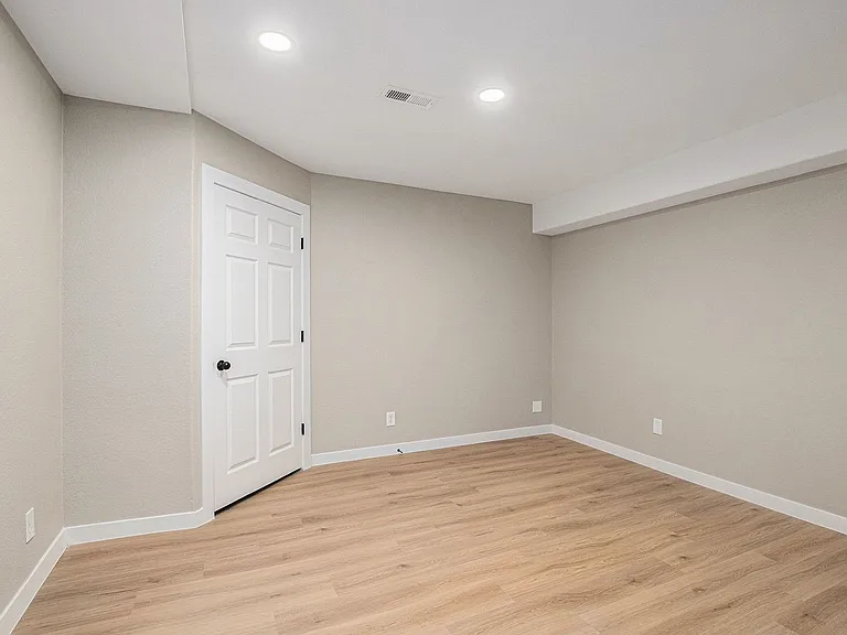 6665 Knox Ct — Photo 13