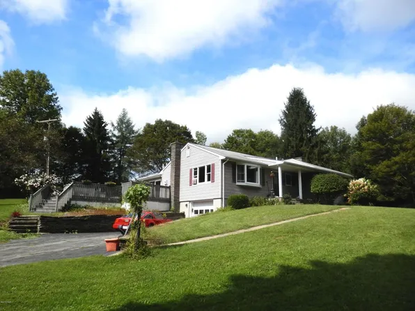 3105 Creamton Dr, Lake Como, PA 18437