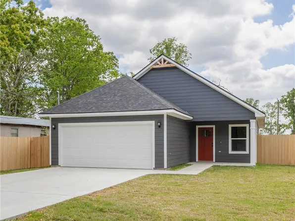 905A W Virginia St, Navasota, TX 77868