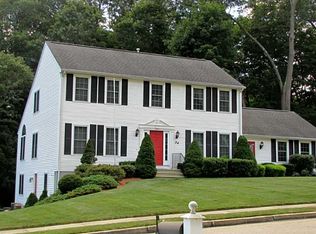 34 Weymouth Ln, Warwick, RI 02818