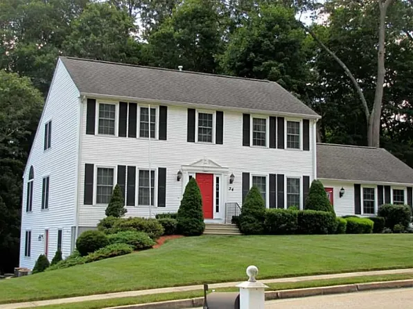 34 Weymouth Ln, Warwick, RI 02818